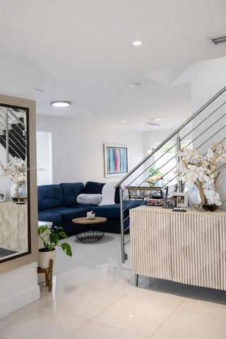 10464 NW 66th St, Doral, FL 33178