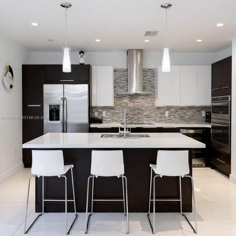 10464 NW 66th St, Doral, FL 33178