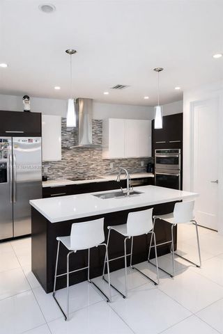 10464 NW 66th St, Doral, FL 33178