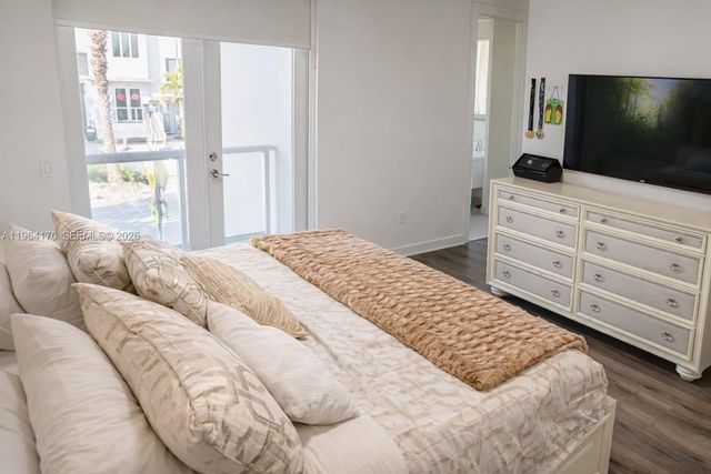 10464 NW 66th St, Doral, FL 33178