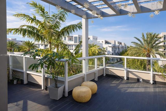 10464 NW 66th St, Doral, FL 33178