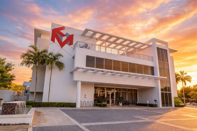 10464 NW 66th St, Doral, FL 33178