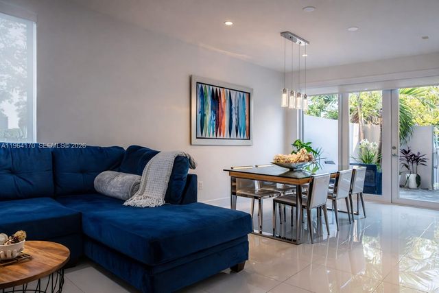 10464 NW 66th St, Doral, FL 33178