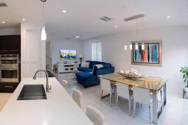 10464 NW 66th St, Doral, FL 33178