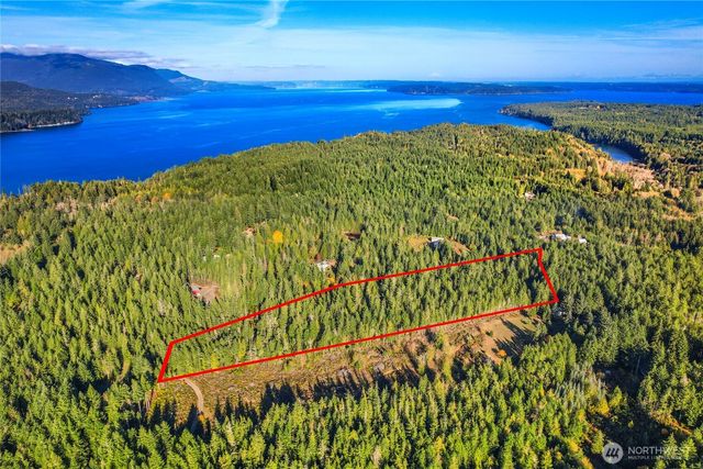 6077 Minnig Lane NW, Seabeck, WA 98380