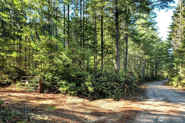 6077 Minnig Lane NW, Seabeck, WA 98380