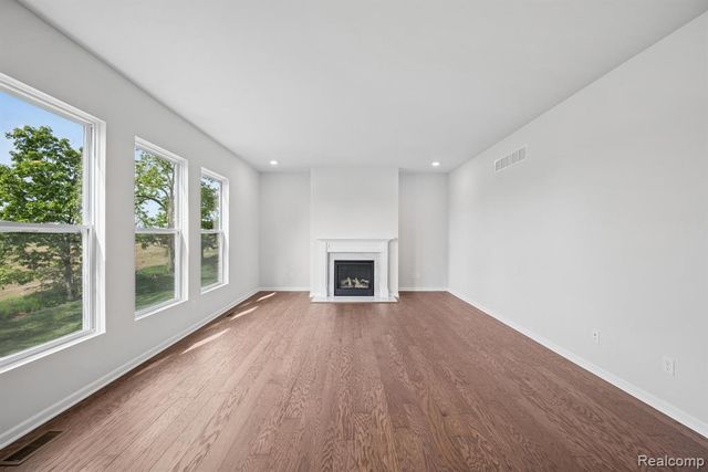 27137 Silo Drive, Saline, MI 48176