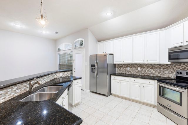 35 Auburn Path Drive, The Woodlands, TX 77382