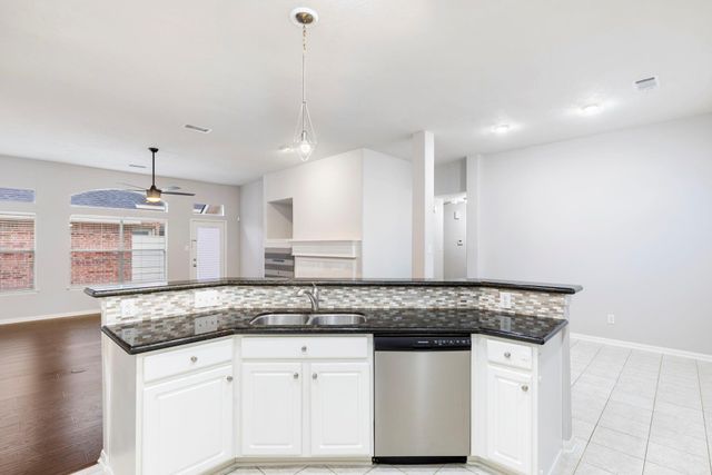 35 Auburn Path Drive, The Woodlands, TX 77382