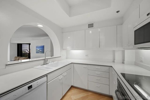 100 Harbor Drive 906, San Diego, CA 92101