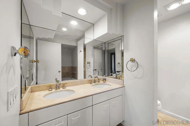 100 Harbor Drive 906, San Diego, CA 92101