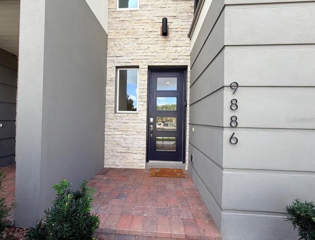 Image 2 of property listing at 9886 BUCKLOW HILL DRIVE, Orlando, FL 32832