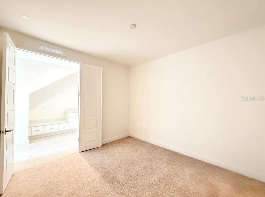 Image 12 of property listing at 9886 BUCKLOW HILL DRIVE, Orlando, FL 32832