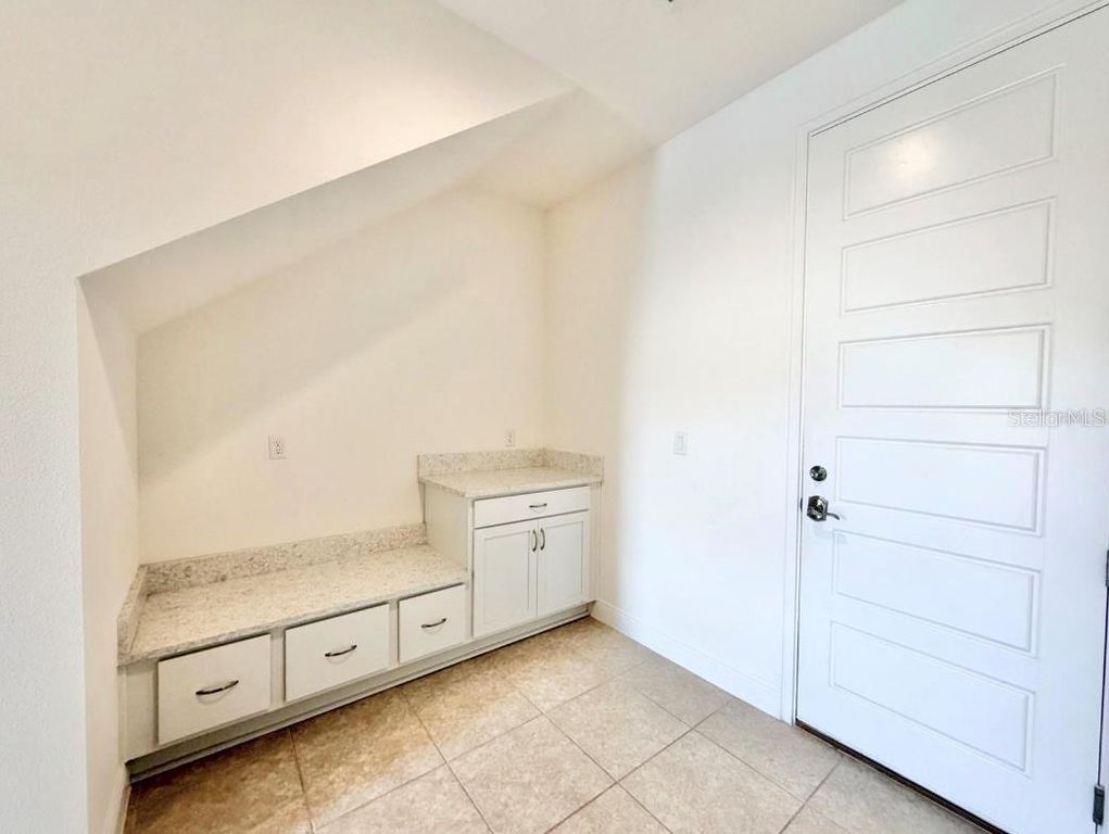 Image 13 of property listing at 9886 BUCKLOW HILL DRIVE, Orlando, FL 32832