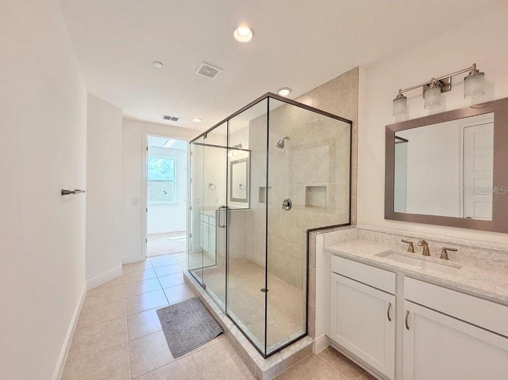 Image 32 of property listing at 9886 BUCKLOW HILL DRIVE, Orlando, FL 32832