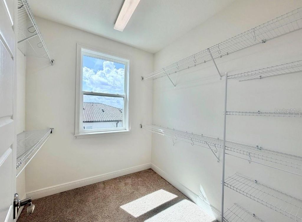 Image 33 of property listing at 9886 BUCKLOW HILL DRIVE, Orlando, FL 32832