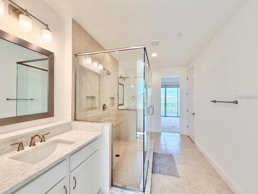 Image 34 of property listing at 9886 BUCKLOW HILL DRIVE, Orlando, FL 32832