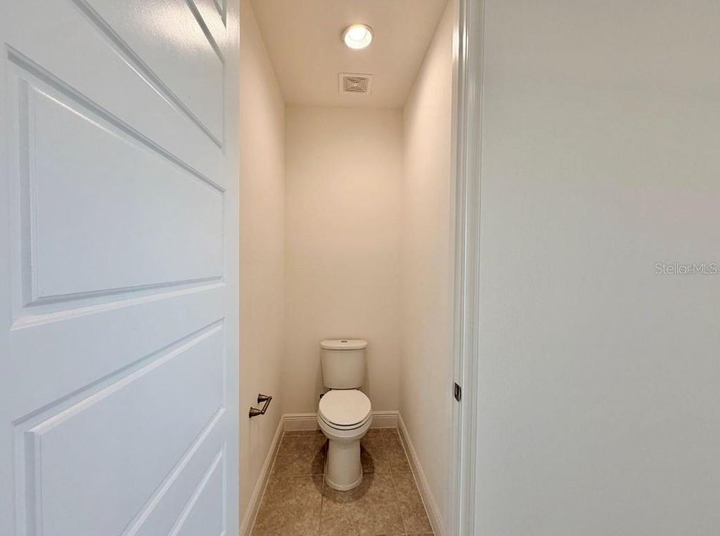 Image 35 of property listing at 9886 BUCKLOW HILL DRIVE, Orlando, FL 32832