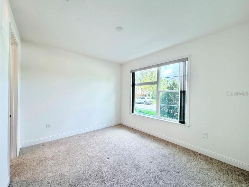 Image 5 of property listing at 9886 BUCKLOW HILL DRIVE, Orlando, FL 32832