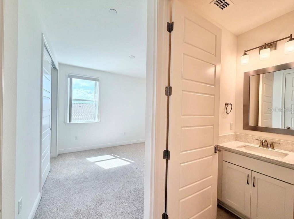 Image 42 of property listing at 9886 BUCKLOW HILL DRIVE, Orlando, FL 32832