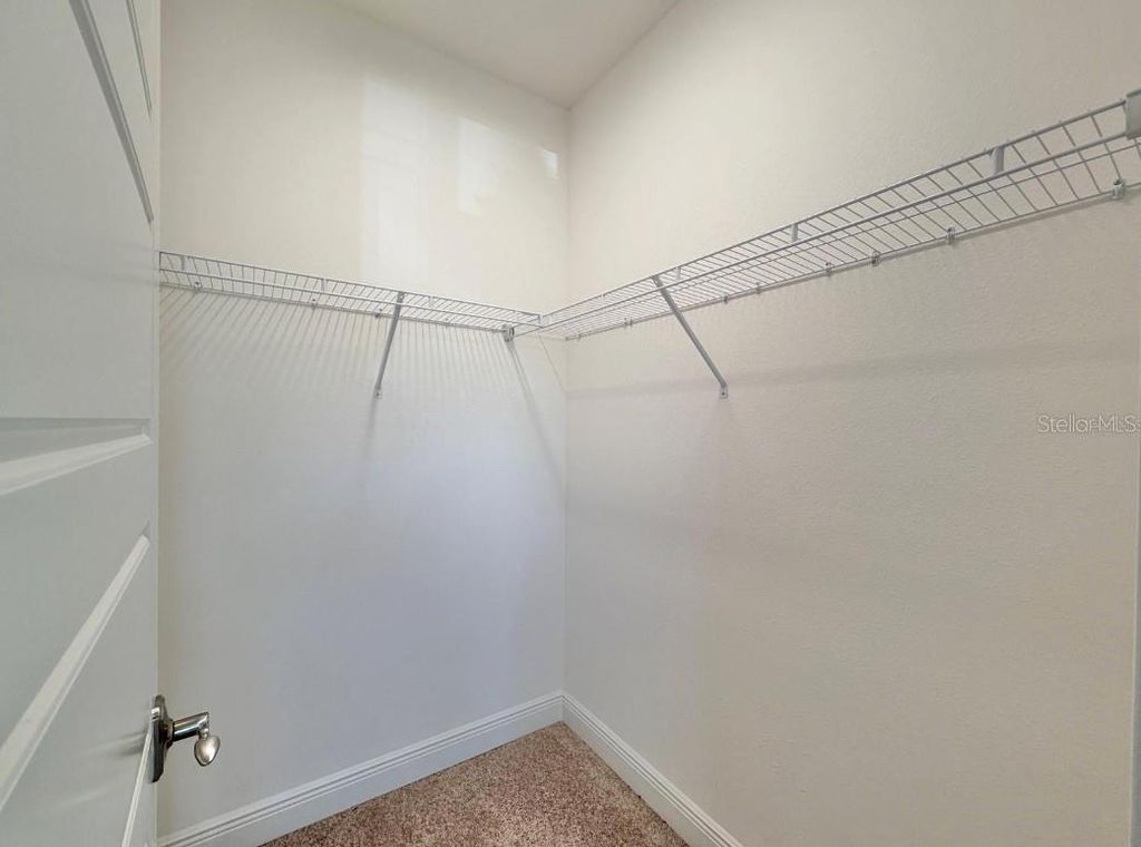 Image 8 of property listing at 9886 BUCKLOW HILL DRIVE, Orlando, FL 32832