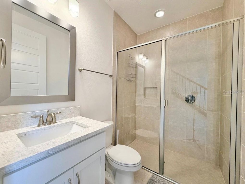 Image 9 of property listing at 9886 BUCKLOW HILL DRIVE, Orlando, FL 32832