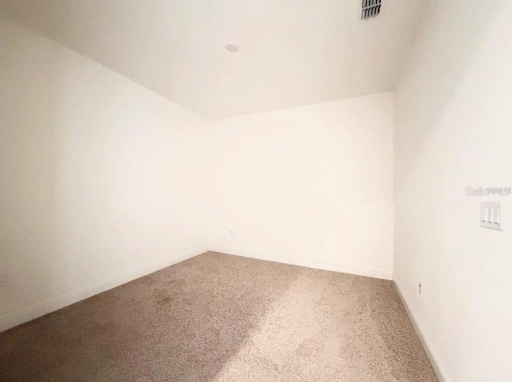 Image 10 of property listing at 9886 BUCKLOW HILL DRIVE, Orlando, FL 32832