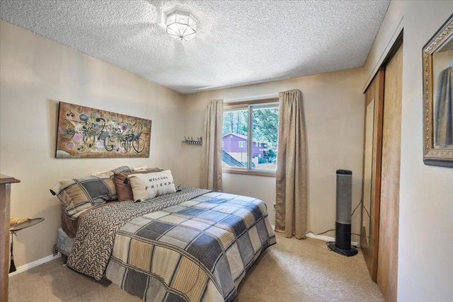 11914 N Fairwood Dr, Spokane, WA 99218