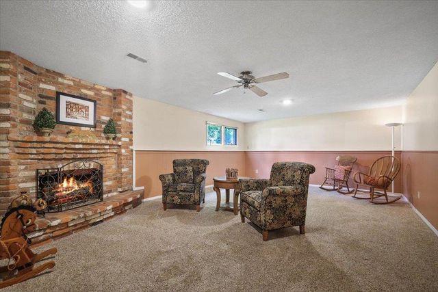 11914 N Fairwood Dr, Spokane, WA 99218