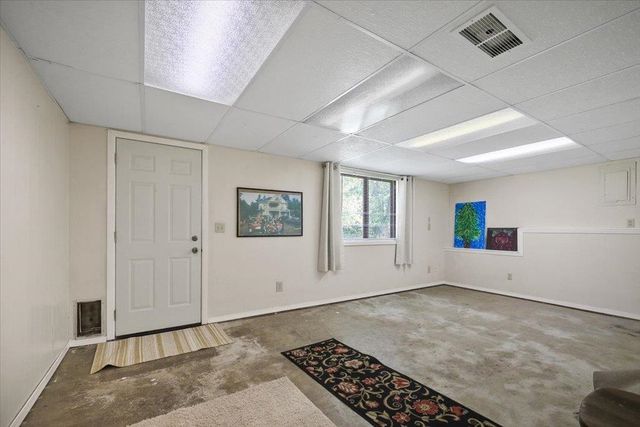 11914 N Fairwood Dr, Spokane, WA 99218