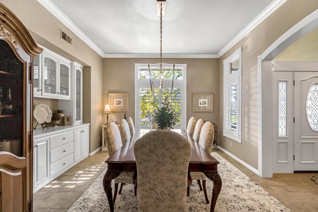 906 E Sutton Drive, Fresno, CA 93720