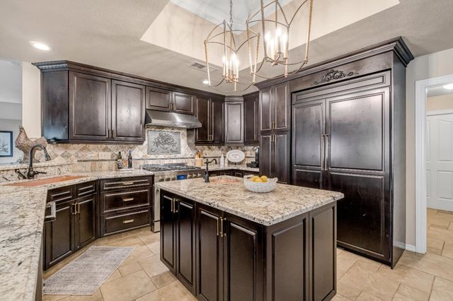 906 E Sutton Drive, Fresno, CA 93720