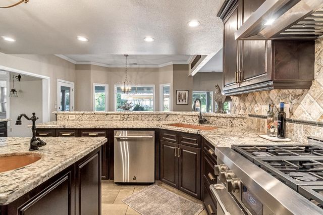 906 E Sutton Drive, Fresno, CA 93720