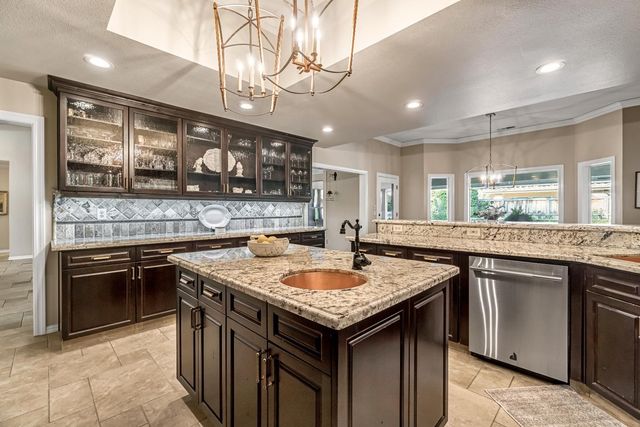 906 E Sutton Drive, Fresno, CA 93720