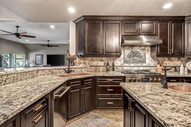 906 E Sutton Drive, Fresno, CA 93720