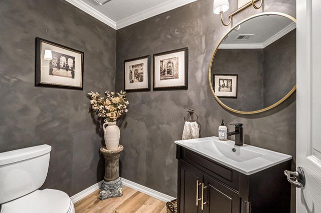 906 E Sutton Drive, Fresno, CA 93720