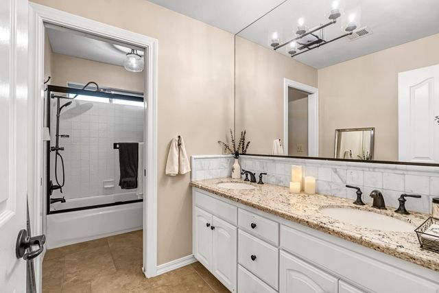 906 E Sutton Drive, Fresno, CA 93720