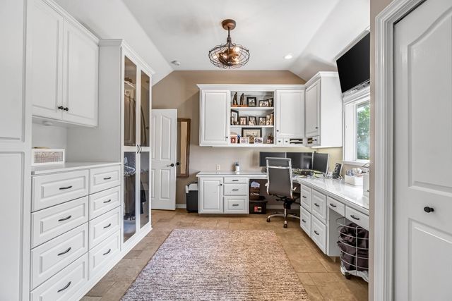 906 E Sutton Drive, Fresno, CA 93720