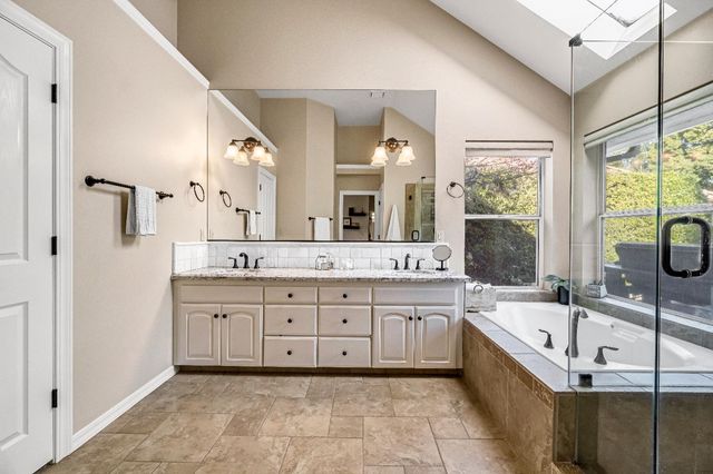 906 E Sutton Drive, Fresno, CA 93720