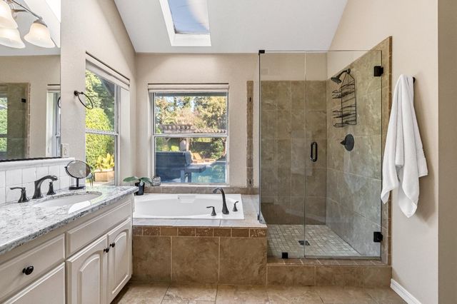 906 E Sutton Drive, Fresno, CA 93720