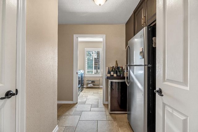 906 E Sutton Drive, Fresno, CA 93720