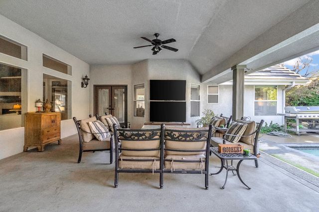 906 E Sutton Drive, Fresno, CA 93720