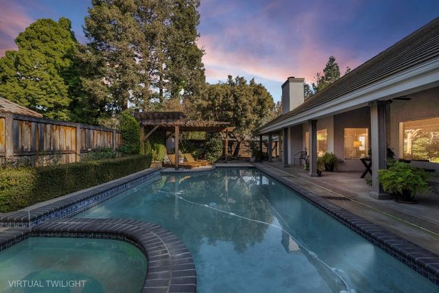 906 E Sutton Drive, Fresno, CA 93720