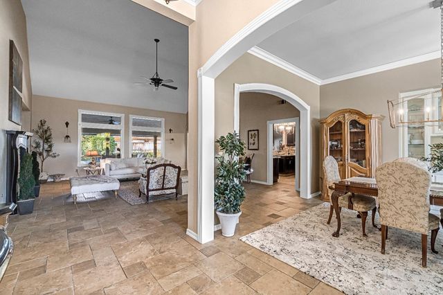 906 E Sutton Drive, Fresno, CA 93720