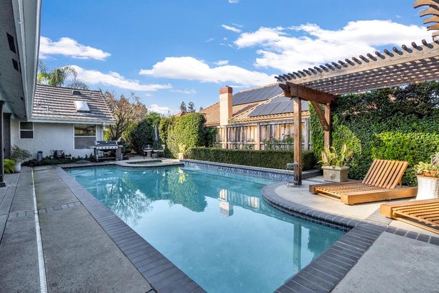 906 E Sutton Drive, Fresno, CA 93720