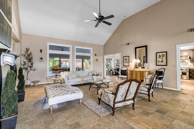 906 E Sutton Drive, Fresno, CA 93720