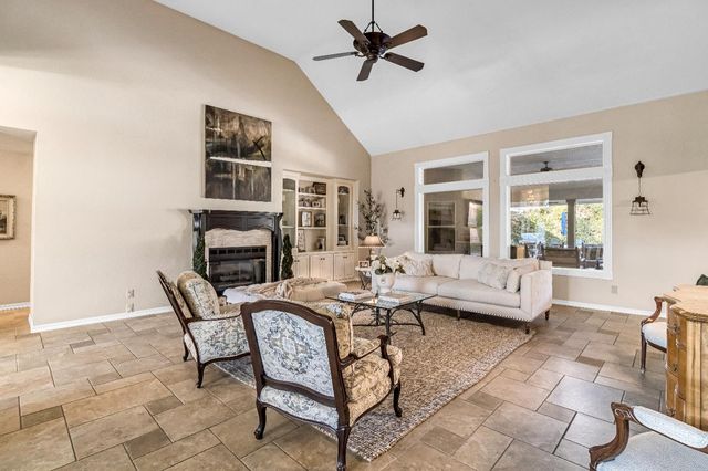 906 E Sutton Drive, Fresno, CA 93720