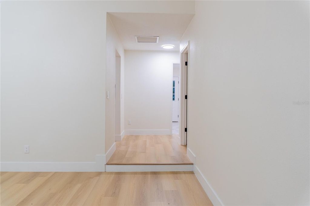 Image 15 of property listing at 5320 NE 2ND LANE, Ocala, FL 34470