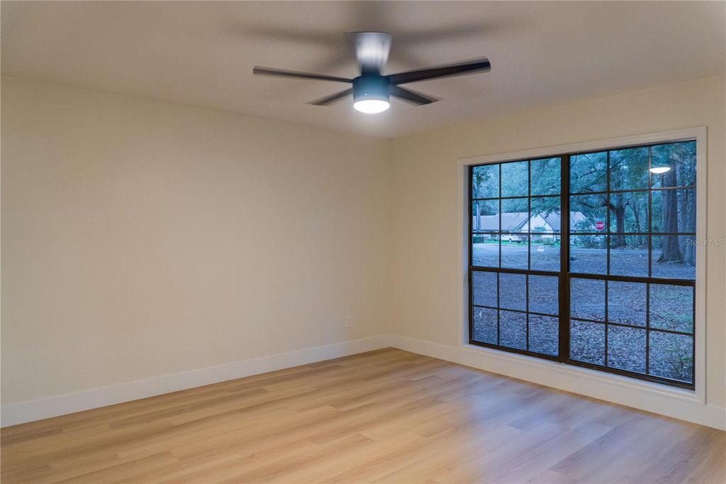 Image 16 of property listing at 5320 NE 2ND LANE, Ocala, FL 34470