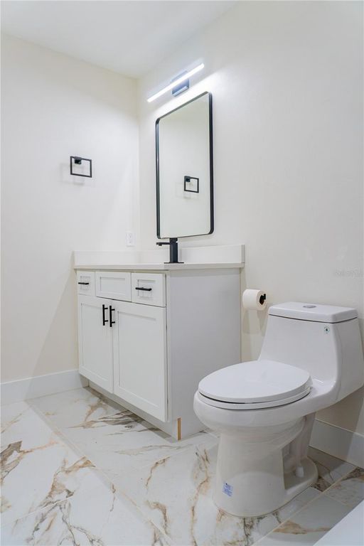 Image 22 of property listing at 5320 NE 2ND LANE, Ocala, FL 34470